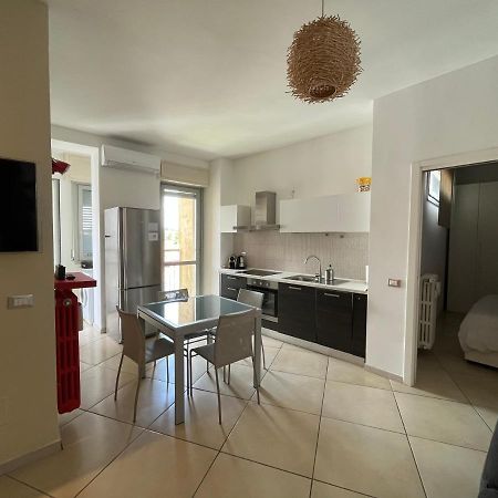Apartamento Bilocale In Centro - 10Km Da Malpensa Gallarate Exterior foto
