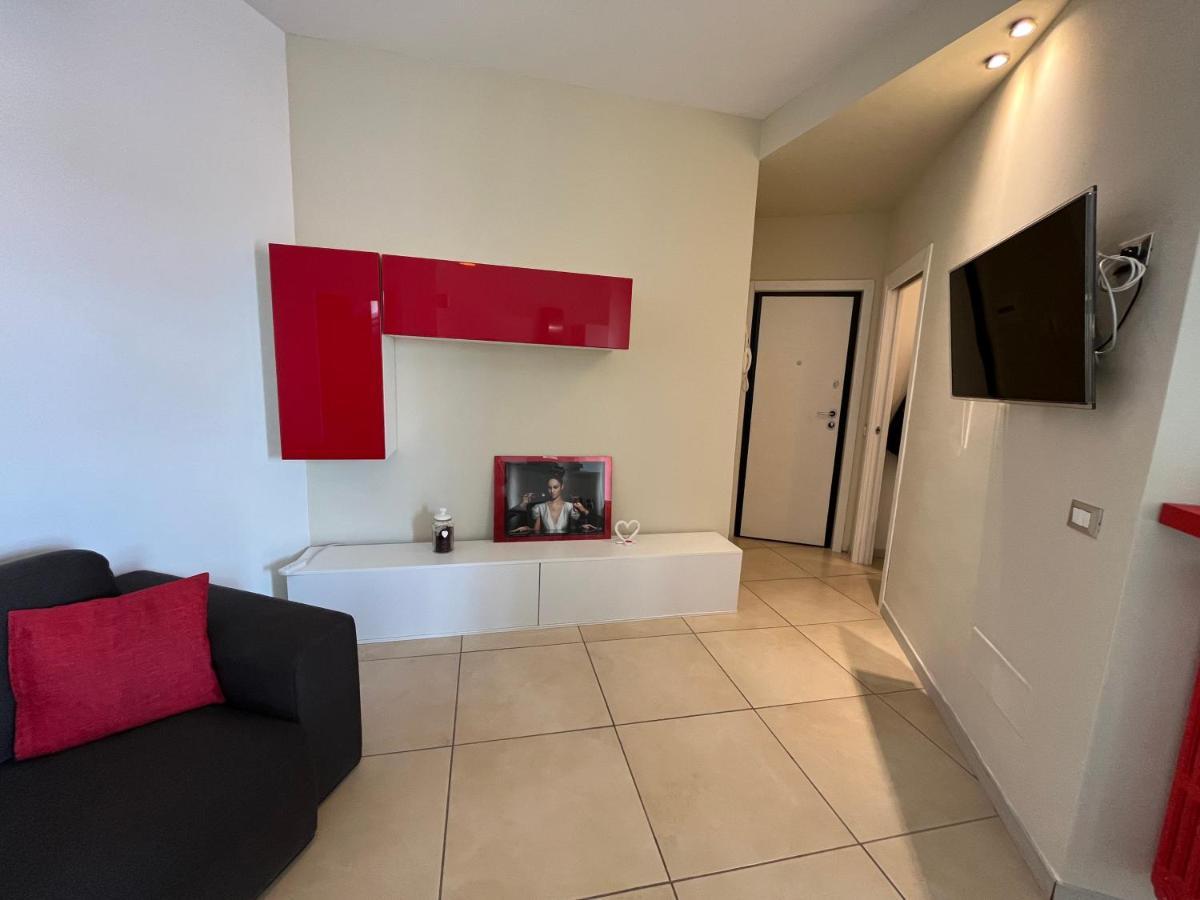 Apartamento Bilocale In Centro - 10Km Da Malpensa Gallarate Exterior foto