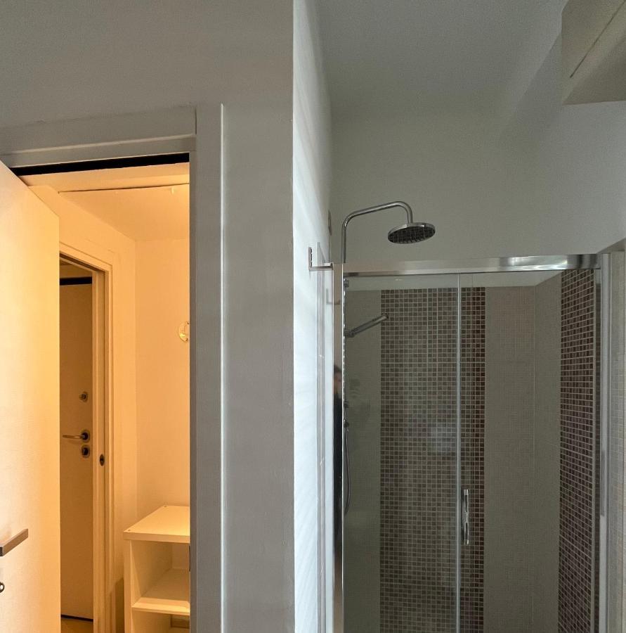 Apartamento Bilocale In Centro - 10Km Da Malpensa Gallarate Exterior foto